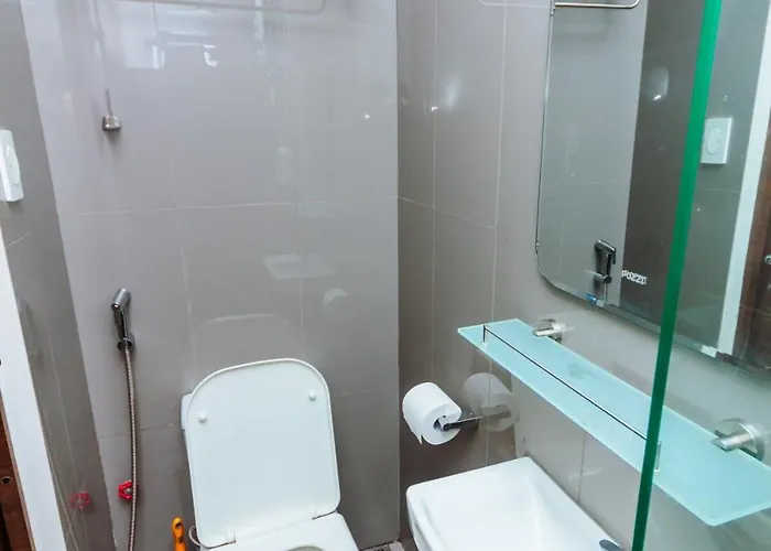 Modern One Br Makati Swim Gym Parking Netflix Fast 2428