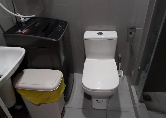 Modern One Br Makati Swim Gym Parking Netflix Fast 2428 Manila
