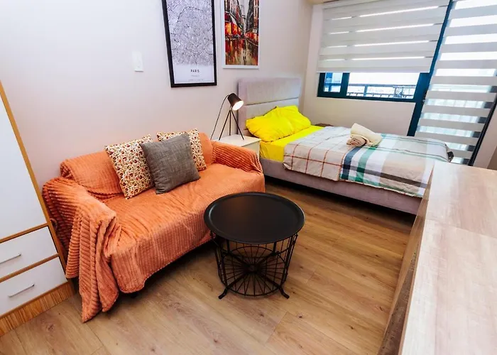 Modern One Br Makati Swim Gym Parking Netflix Fast 2428 Apartment Manila
