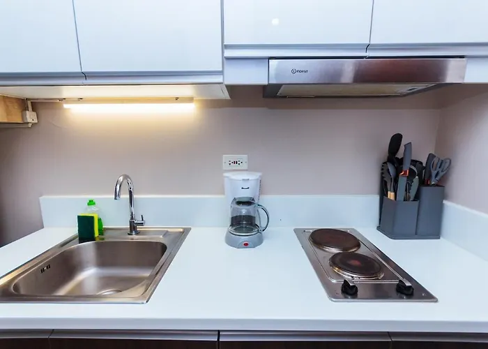 Modern One Br Makati Swim Gym Parking Netflix Fast 2428