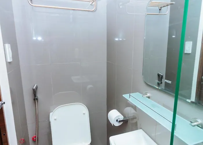Modern One Br Makati Swim Gym Parking Netflix Fast 2428 Apartment