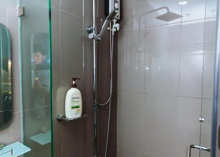 Modern One Br Makati Swim Gym Parking Netflix Fast 2428